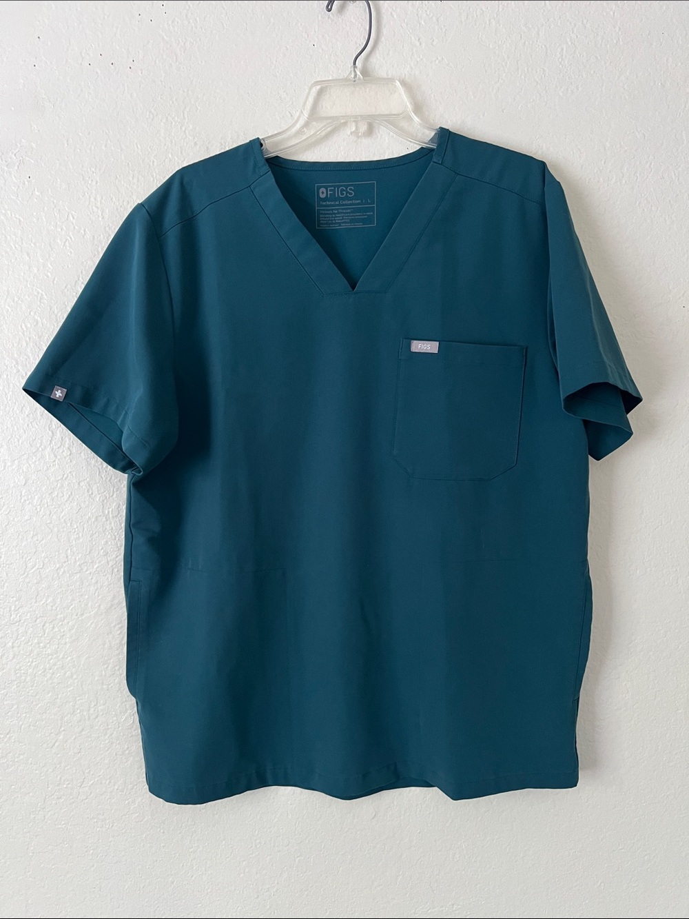Like New! FIGS Chisec Three-Pocket Scrub Top PO#4910 Size L